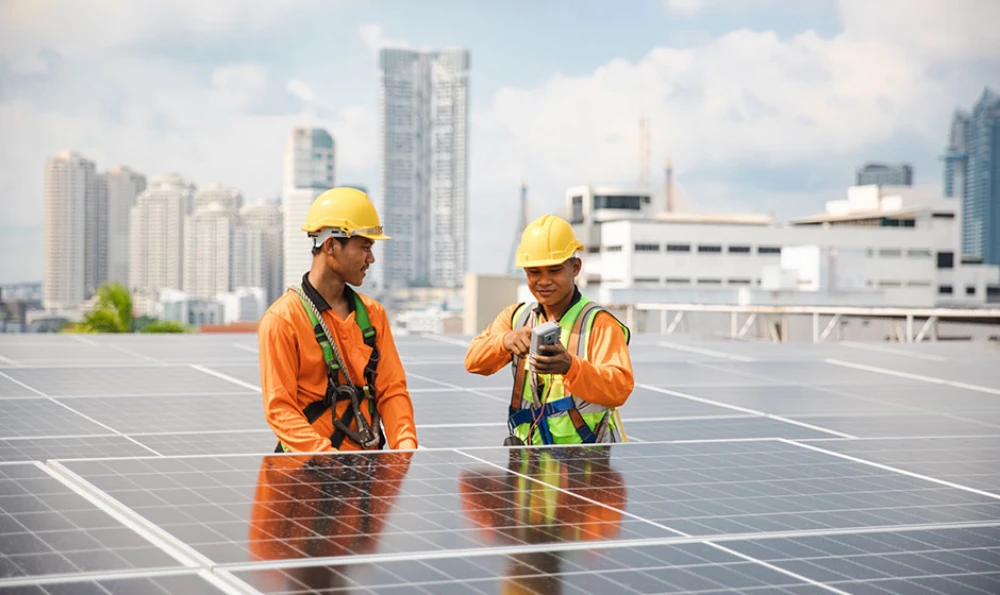 Implemented a project to install solar panels on the rooftop and parking building of Supalai Grand Tower