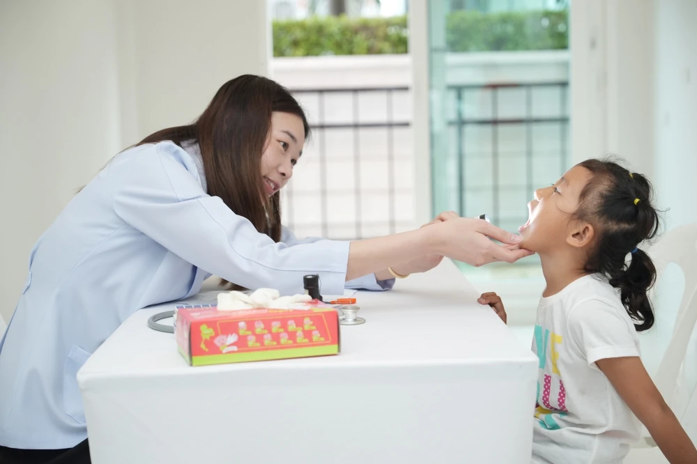 Project Happiness Camp Year 2: "Waan Sang Suk" (Glasses for Happiness) + "Nong Suk Dee, P' Suk Jai"