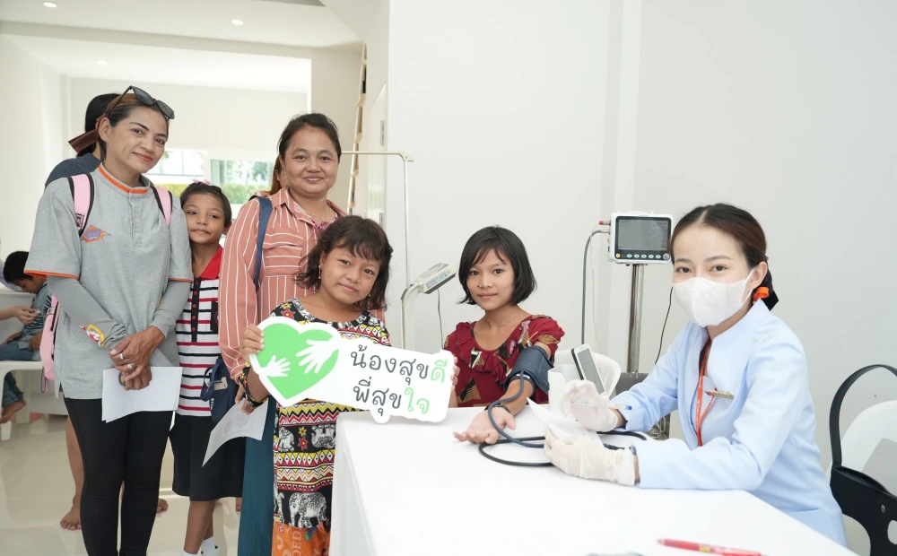 Project Happiness Camp Year 2: "Waan Sang Suk" (Glasses for Happiness) + "Nong Suk Dee, P' Suk Jai"