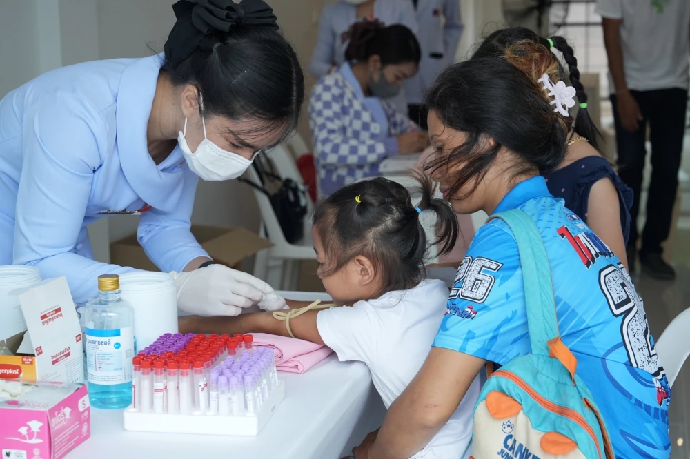 Project Happiness Camp Year 2: "Waan Sang Suk" (Glasses for Happiness) + "Nong Suk Dee, P' Suk Jai"